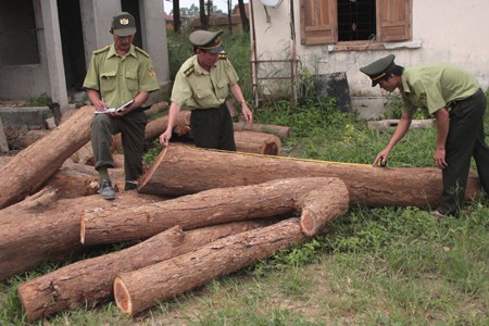 Ảnh minh họa: Đoàn liên ngành kiểm tra công khai, “cấm cửa” báo chí.