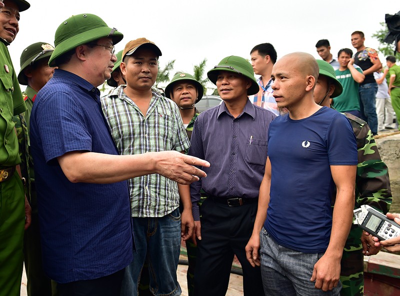 Phó Thủ tướng căn dặn ngư dân không ra khơi khi thời tiết bất thường để phòng tránh rủi ro.