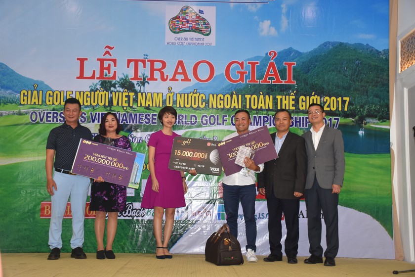  Lễ trao các giải đặc biệt cho các golfer