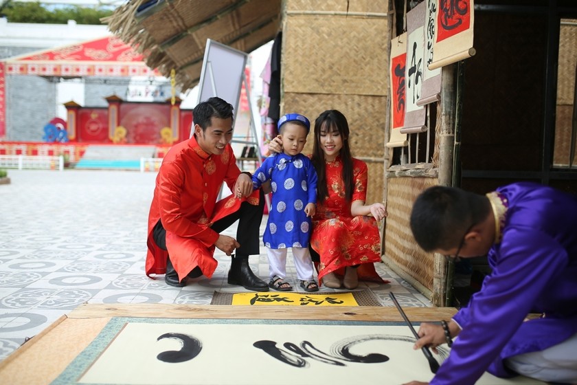 Rộn ràng "Phiên chợ ngày xuân" tại Asia Park