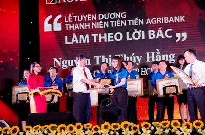 "Học tập và làm theo tư tưởng, đạo đức, phong cách Hồ Chí Minh" được gắn với các phong trào thi đua sâu rộng trên toàn hệ thống