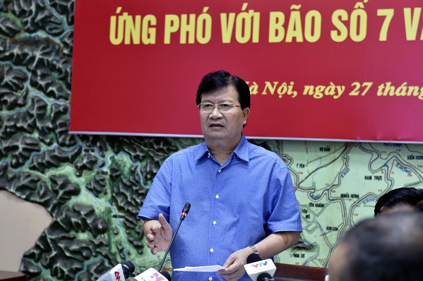Phó Thủ tướng Trịnh Đình Dũng phát biểu tại cuộc họp