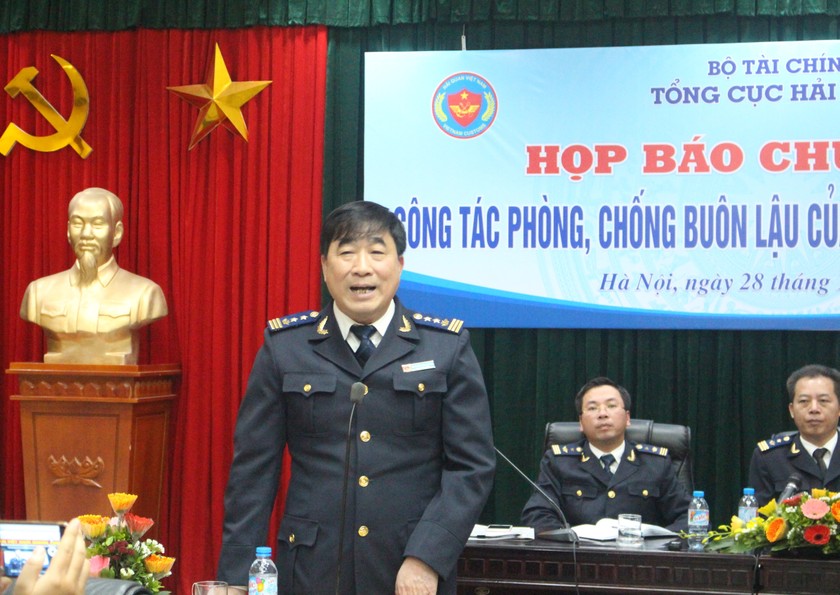 Cục trưởng Nguyễn Phi Hùng trả lời tại họp báo 