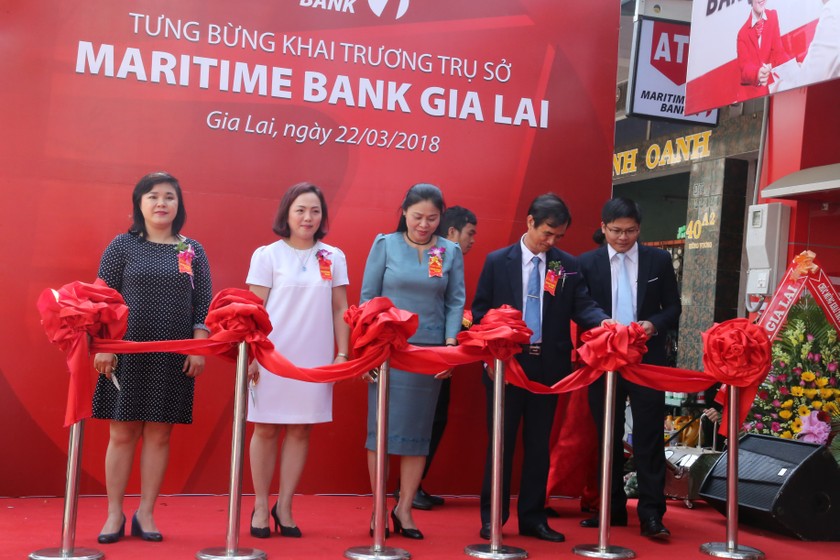 Lễ cắt băng khai trương phòng giao dịch Maritime Bank Gia Lai 