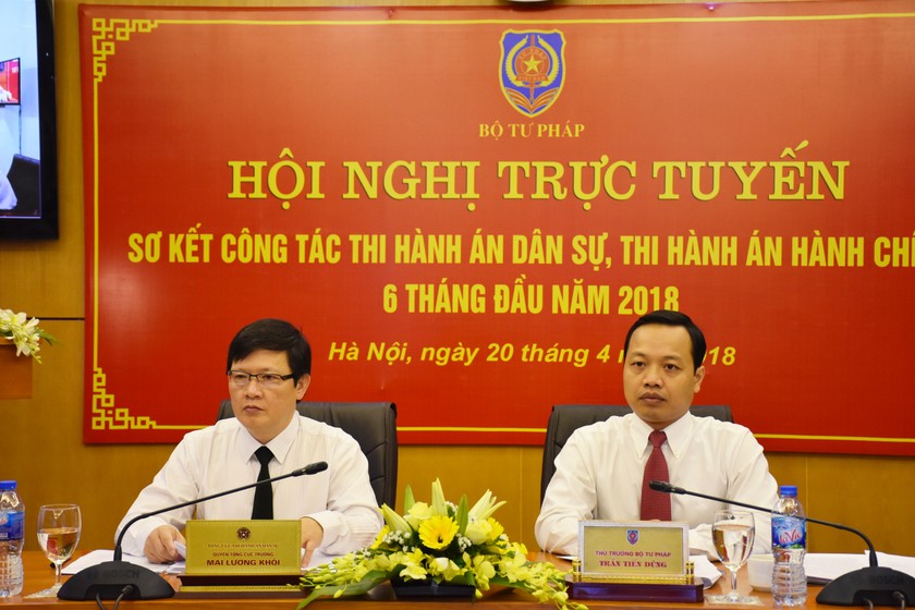 Thứ trưởng Bộ Tư pháp Trần Tiến Dũng và Quyền Tổng cục trưởng Tổng cục THADS Mai Lương Khôi đồng chủ trì Hội nghị