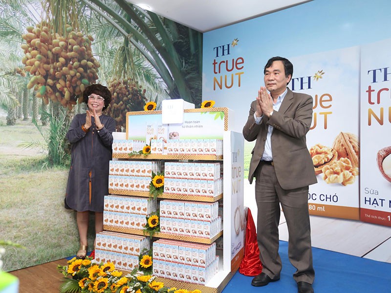 Bà Thái Hương - Nhà sáng lập và Tư vấn cho Tập đoàn TH tại lễ ra mắt bộ sản phẩm sữa hạt TH true NUT