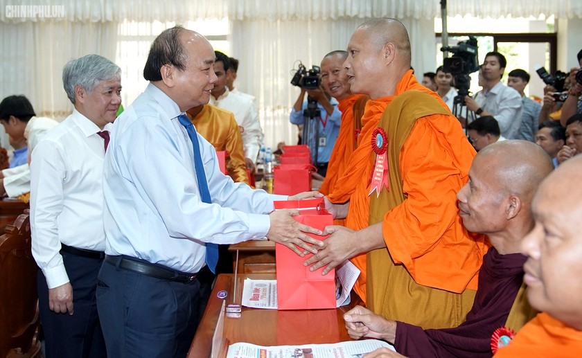 Thủ tướng dự họp mặt mừng Tết Chôl Chnăm Thmây