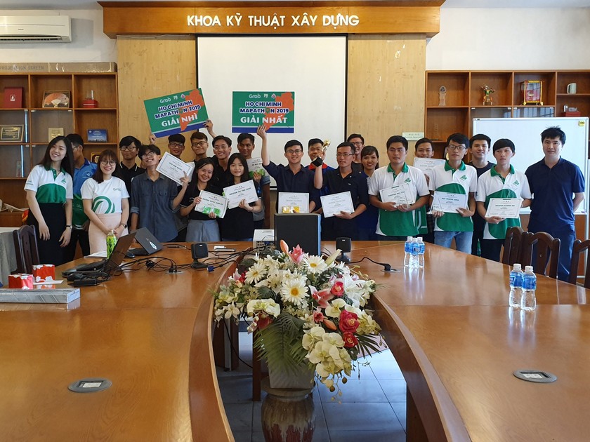 Các bạn sinh viên tại buổi Lễ trao giải vào ngày 16/06 vừa qua 