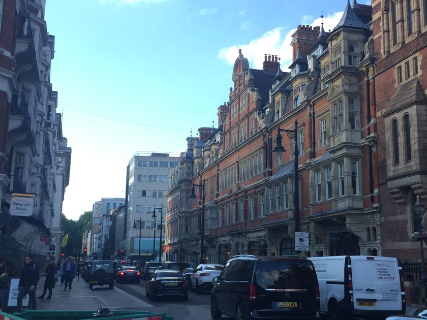 Những khu phố sầm uất ở London