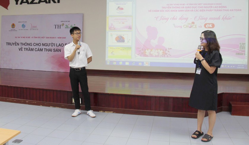 Tiến sĩ Tâm lý học Nguyễn Thị Chính – chuyên gia dự án “Vì mẹ và bé – Vì tầm vóc Việt” truyền thông cho người lao động tại Hải Phòng về trầm cảm thai sản