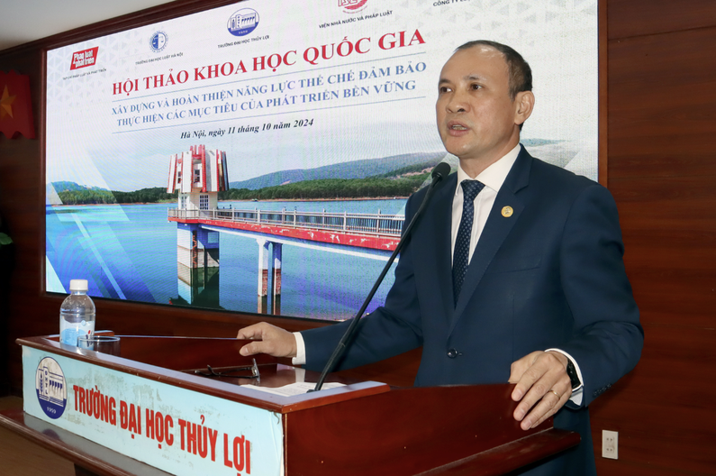 GS.TS Nguyễn Trung Việt - Phó hiệu trưởng trường Đại học Thủy lợi - phát biểu khai mạc và chào mừng Hội thảo