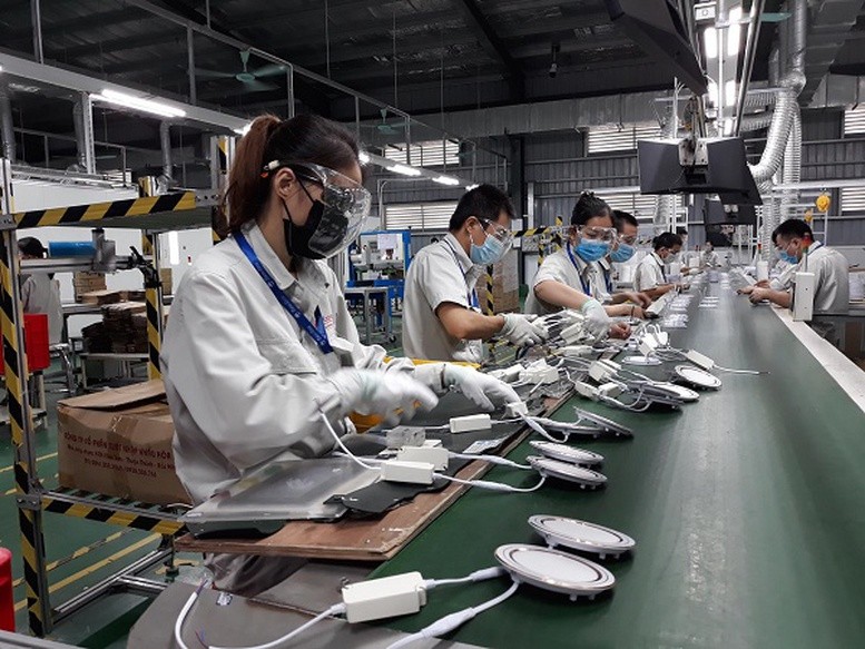 Công tác xây dựng pháp luật phải thể chế hoá đầy đủ, đúng đắn, kịp thời chủ trương, đường lối của Đảng, xuất phát từ lợi ích toàn cục của đất nước, đưa thể chế, pháp luật trở thành lợi thế cạnh tranh ( Hình minh hoạ: Sản xuất tại Công ty cổ phần Bóng đèn Phích nước Rạng Đông/ VGP). Công tác xây dựng pháp luật phải thể chế hoá đầy đủ, đúng đắn, kịp thời chủ trương, đường lối của Đảng, xuất phát từ lợi ích toàn cục của đất nước, đưa thể chế, pháp luật trở thành lợi thế cạnh tranh ( Hình minh hoạ: Sản xuất tại Công ty cổ phần Bóng đèn Phích nước Rạng Đông/ VGP).