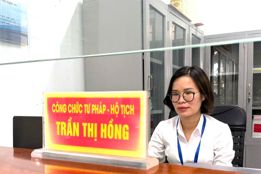 Với chị Hồng, mỗi chữ ký, mỗi con dấu trong hồ sơ hộ tịch không chỉ là thủ tục, mà còn là sự công nhận, bảo vệ quyền và lợi ích hợp pháp của người dân.