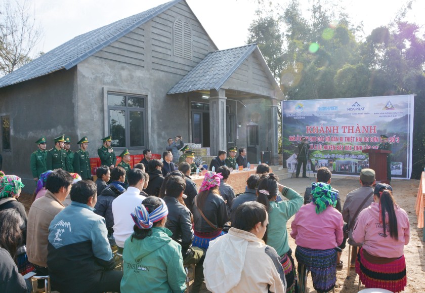 Lễ bàn giao căn nhà đầu tiên cho người dân xã A Lù do Hòa Phát tài trợ