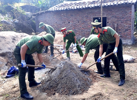 Cán bộ chiến sỹ công an xây dựng phong trào giúp dân xây dựng nông thôn mới 