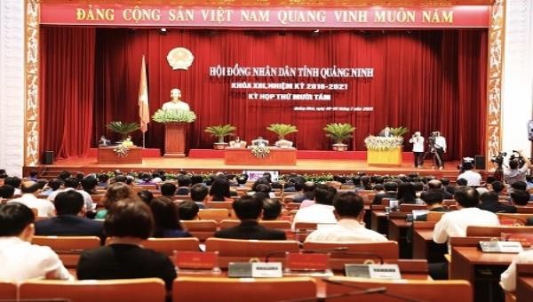 Quang cảnh phiên khai mạc.