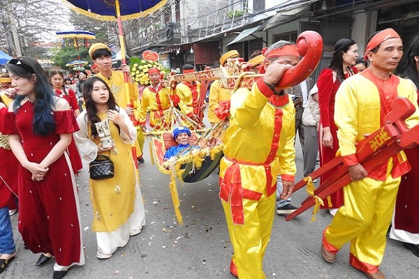 Nghi lễ “rước người” chính là nét đặc sắc, độc đáo của Lễ hội Tiên Công. 