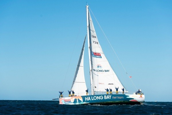 Đội "Ha Long Bay, Viet Nam" trên hải trình Cuộc đua thuyền buồm vòng quanh thế giới Clipper Race.