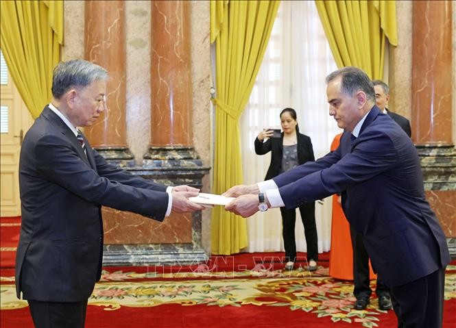 Chủ tịch nước Tô Lâm tiếp nhận Quốc thư của Đại sứ Nicaragua Mario José Armengol Campos. Ảnh: Nhan Sáng/TTXVN