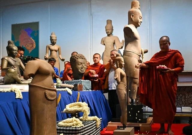 Lễ đón cổ vật từ thời Angkor hồi hương ở Bảo tàng Quốc gia Phnom Penh, Campuchia (Ảnh: AFP)