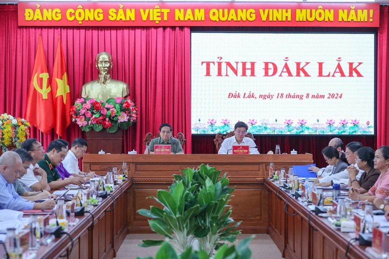 Thủ tướng Phạm Minh Chính và đoàn công tác làm việc với lãnh đạo tỉnh Đắk Lắk - Ảnh: VGP/Nhật Bắc