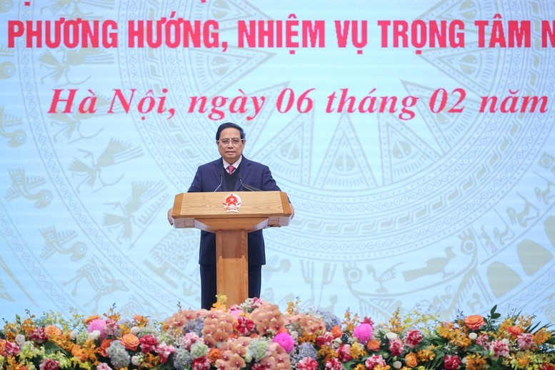Thủ tướng Phạm Minh Chính: Chuyển đổi số phải gắn kết chặt chẽ với việc thực hiện cuộc &quot;cách mạng&quot; về sắp xếp, tinh gọn bộ máy và nâng cao chất lượng đội ngũ cán bộ công chức, viên chức - Ảnh: VGP/Nhật Bắc