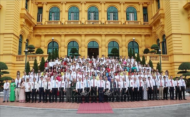 Chủ tịch nước Lương Cường gặp mặt các nhà báo tiêu biểu toàn quốc. Ảnh: Lâm Khánh/ TTXVN