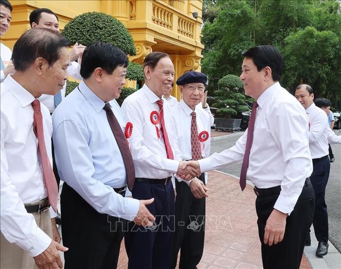 Chủ tịch nước Lương Cường gặp mặt các nhà báo tiêu biểu toàn quốc. Ảnh: Lâm Khánh/ TTXVN