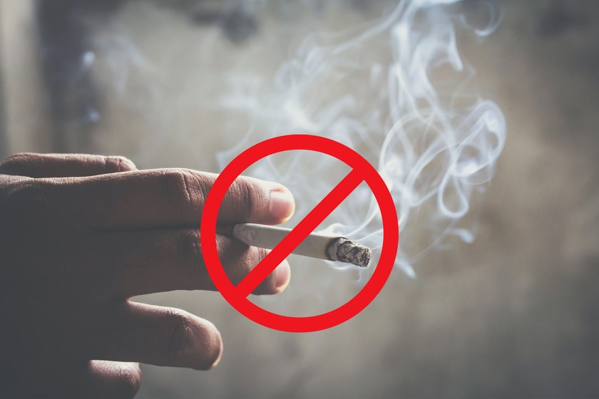 Pháp cấm hút thuốc tại bãi biển, công viên và khu công cộng