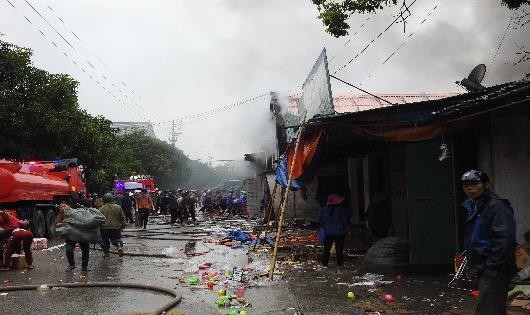 Cháy kho hàng chợ Vinh