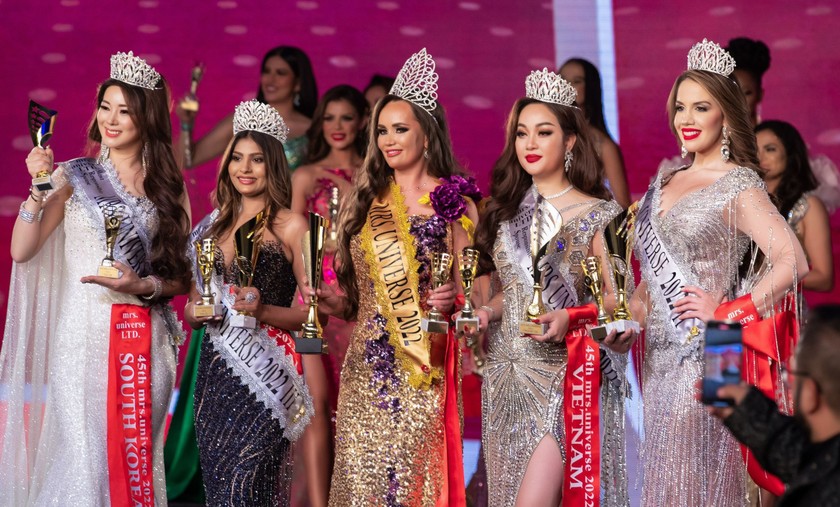 Top 5. Mrs Universe 2022. Ảnh: BTC.