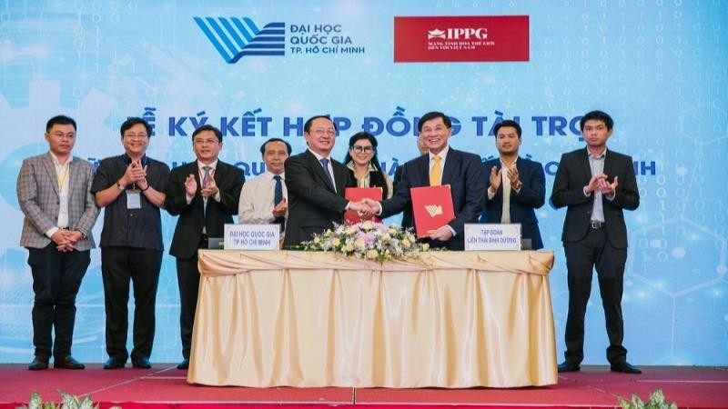 Lễ ký kết Hợp đồng tài trợ giữa IPPG và Trường ĐHQG TP HCM về gói tài trợ trị giá 30 tỷ đồng để thành lập AIC.