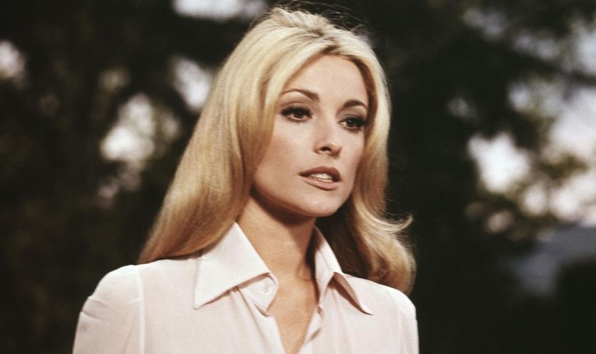 Đấu giá váy cưới của minh tinh chết thảm khi mang thai Sharon Tate 