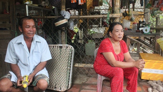 Vợ chồng ông Thạch Sự, bà Thạch Thị Út.