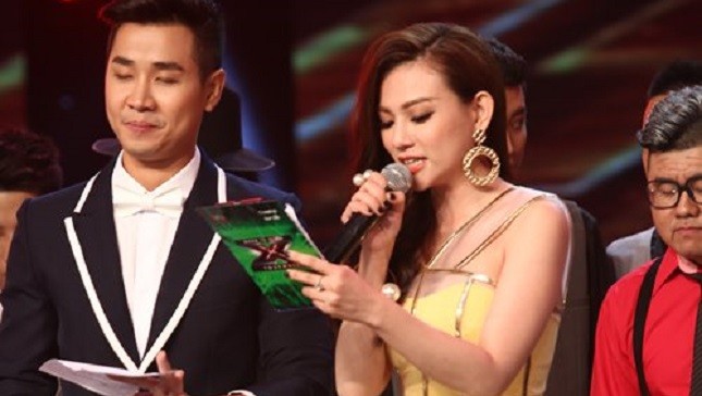 Ca sĩ Thu Thủy cùng với Nguyên Khang trong chương trình Nhân tố bí ẩn.