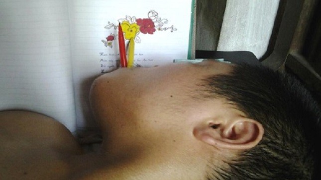 Chàng trai 11 năm viết thơ, vẽ tranh bằng… miệng
