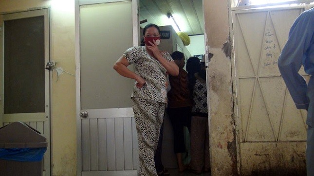 Nhà vệ sinh bệnh viện luôn trong tình trạng…mất vệ sinh, ai muốn vào đây phải bịt mũi, nhưng bệnh viện vẫn thu phí (ảnh minh hoạ).