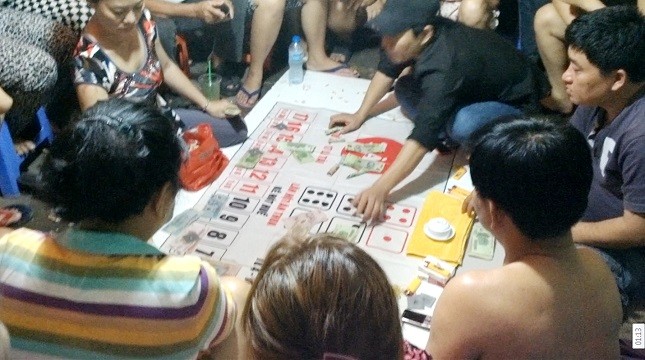 lP. “lùn” đang “phát hỏa” cho các con bạc số tiền lên tới hàng chục triệu đồng.