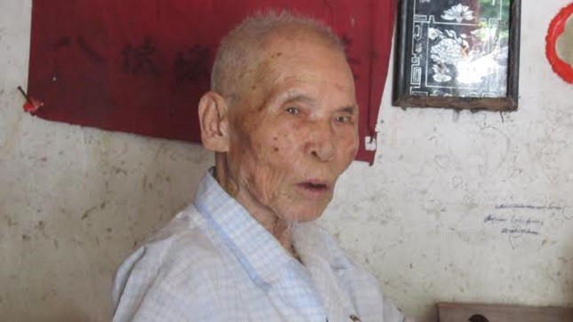 Cụ ông 96 tuổi chỉ mơ mỗi bữa ăn có chút dầu mỡ