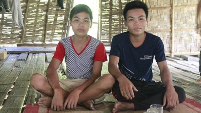 Duẩn và Dinh trong căn nhà sàn vắng bóng cha, thiếu hơi mẹ.