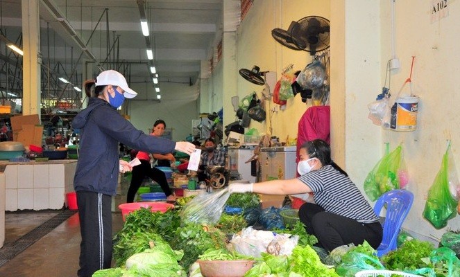 Người dân hoang mang trước thông tin đi chợ 2 lần/ngày sẽ bị bêu tên