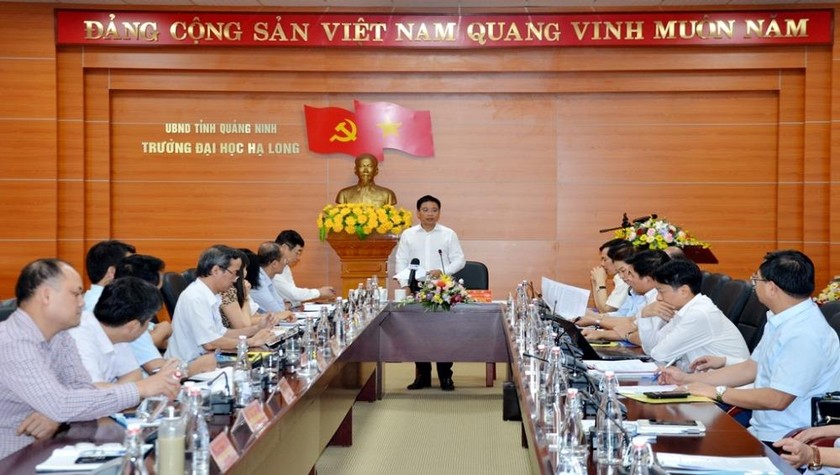 Tân hiệu trưởng trường Đại học Hạ Long làm việc với cán bộ, giảng viên của trường.