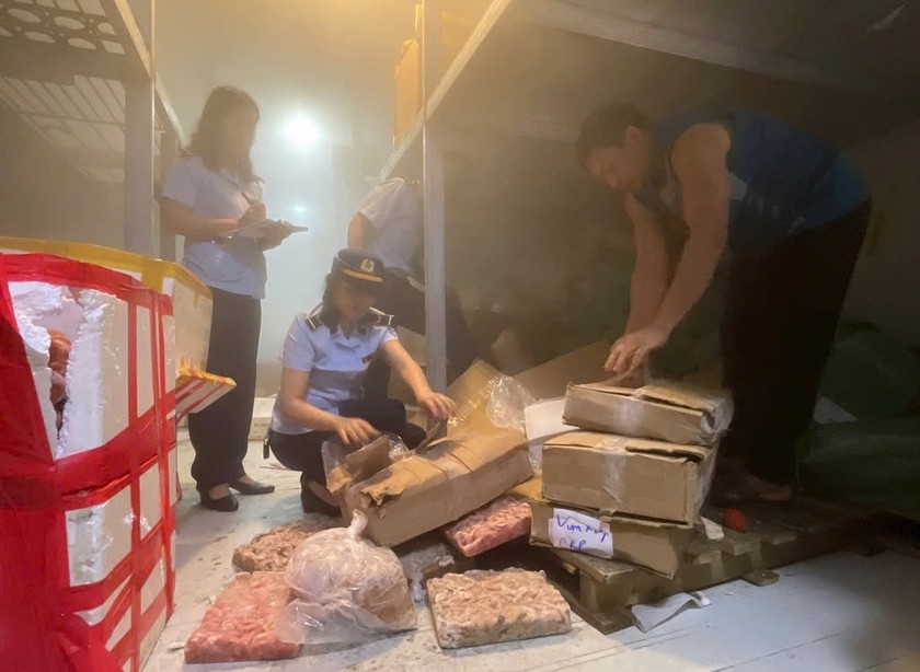 Đội Quản lý thị trường số 1 tiến hành kiểm tra Hộ kinh doanh Đức Phúc.