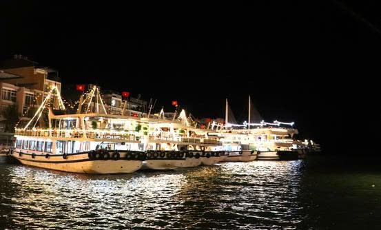 Những con tàu được đóng mới với cơ sở vật chất khang trang, hiện đại sẵn sàng đón khách.