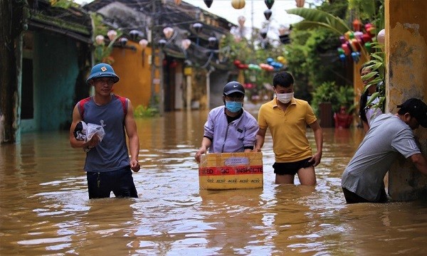 Hội An ngập trong biển nước. Ảnh: Vũ Vân Anh