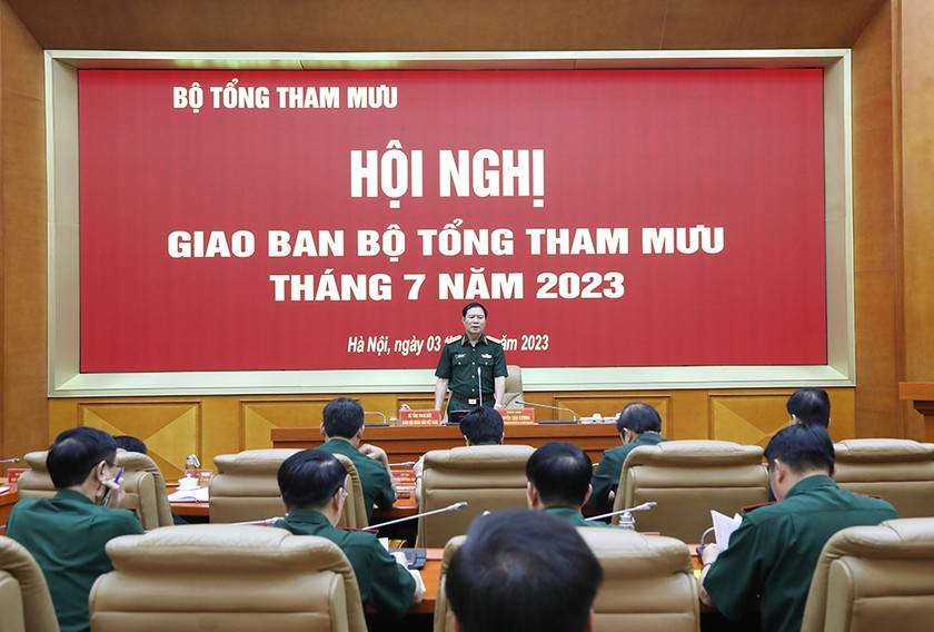 Thượng tướng Nguyễn Tân Cương chủ trì hội nghị.