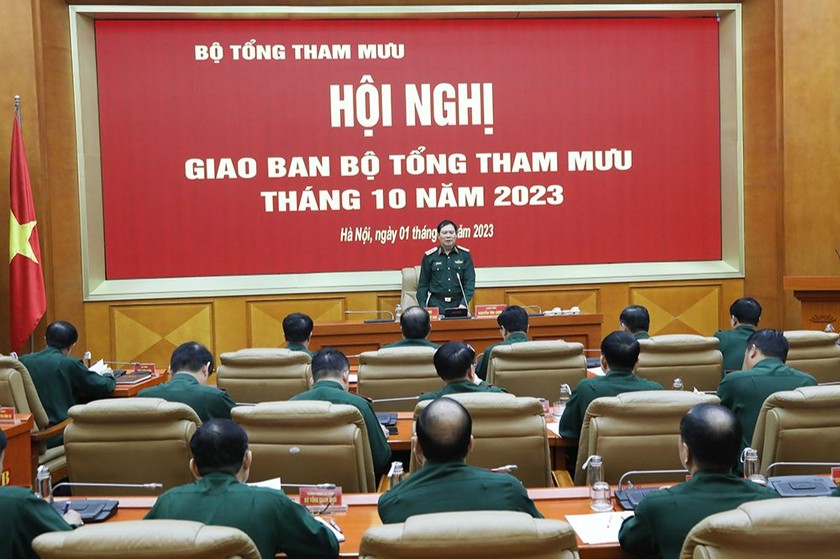 Thượng tướng Nguyễn Tân Cương chủ trì hội nghị.