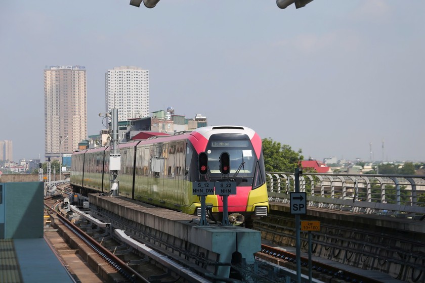 Ngày mai (8/8), đoạn trên cao của tuyến Metro Nhổn - ga Hà Nội sẽ chính thức đưa vào sử dụng. Ảnh: Ngọc Nga