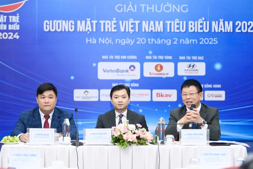 Ban tổ chức Gương Mặt trẻ Việt Nam tiêu biểu năm 2024 trả lời báo chí tại buổi Họp báo. (Ảnh L.Trinh)