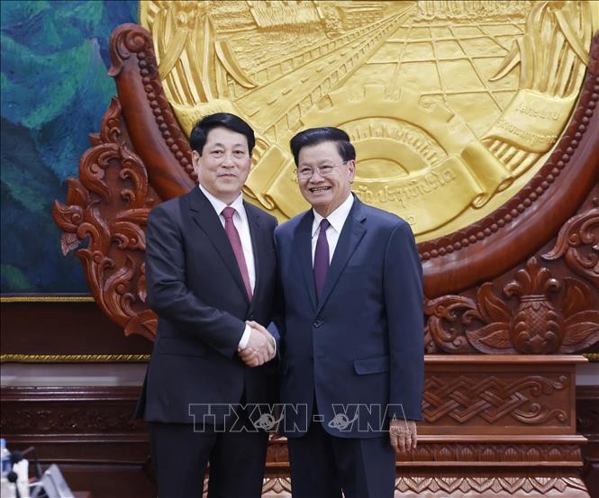 Chủ tịch nước Lương Cường và Tổng Bí thư, Chủ tịch nước Lào Thongloun Sisoulith. Ảnh: Lâm Khánh/TTXVN
